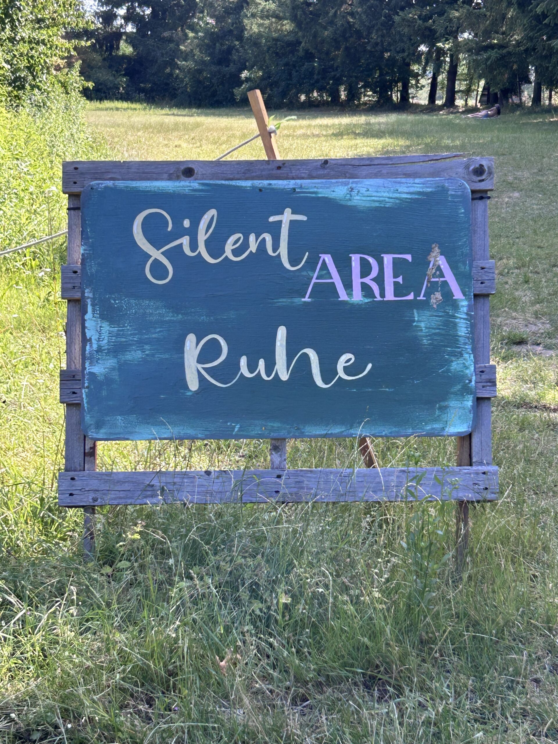 Ein Schild mit der Aufschrift Silent Area