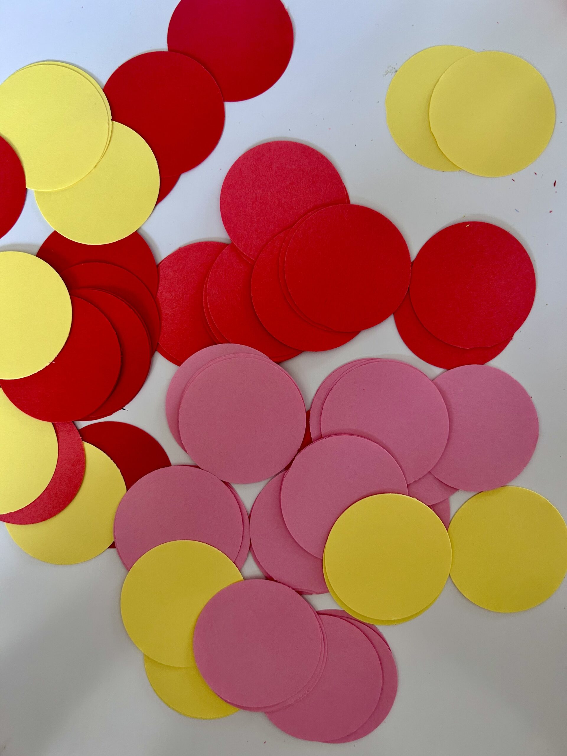 Ausgestalte Kreise in rot gelb, rosa